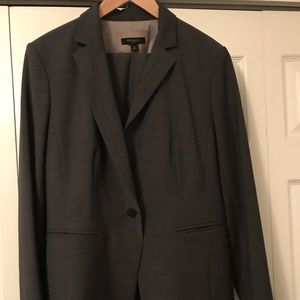 Women’s 2 pc pant suit